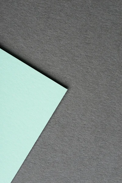 Feuille de papier couleur menthe sur le fond gris — Photo