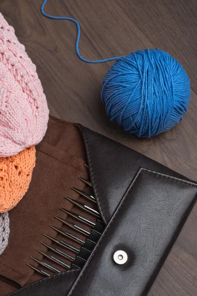 Handmade knitted hats with knitting accessories — Stok fotoğraf