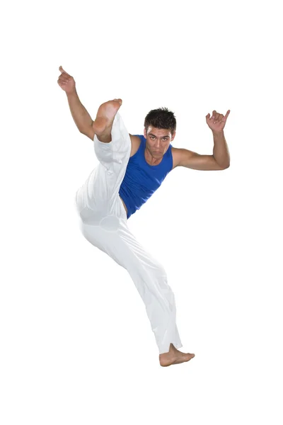 Capoeira, Homem Brasileiro saltando, branco e azul — Fotografia de Stock