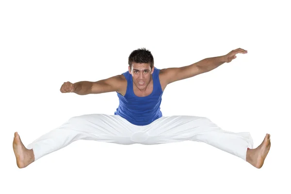 Capoeira, Brésilien Homme sautant, blanc et bleu — Photo