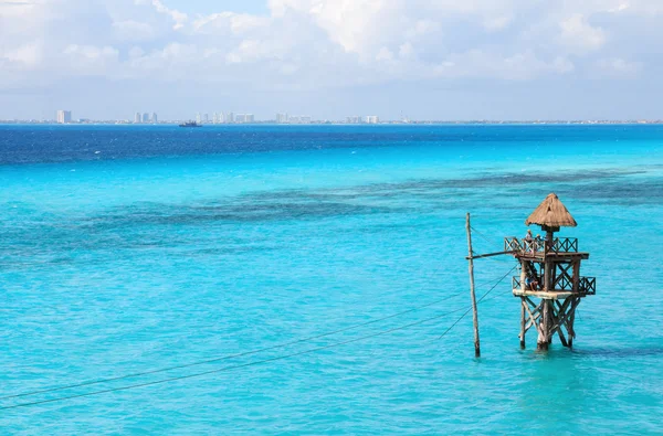 Torre de madera en el Caribe — Foto de Stock