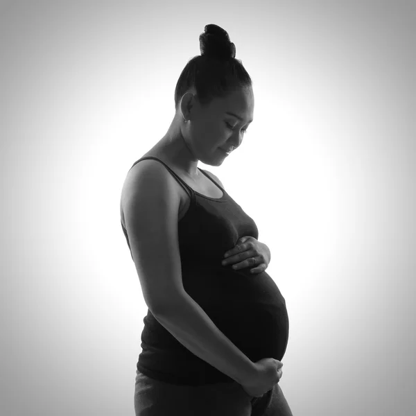 Silhouet van verwachten gelukkige moeder en baby — Stockfoto