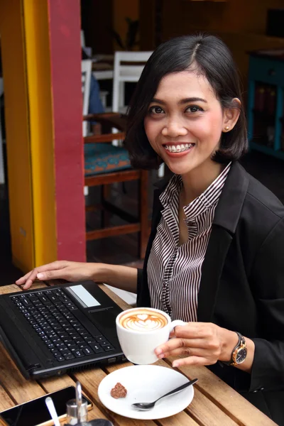 Friendly businesswoman in a cafe — Stock Photo, Image