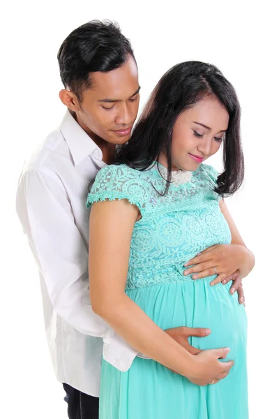 Mąż, pocieszające i przytulanie jej żona w ciąży — Zdjęcie stockowe