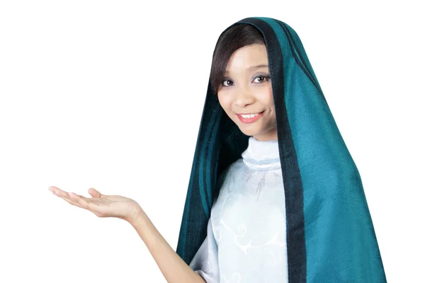 Muslim woman presenting with one hand — Stock Photo, Image