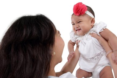 Kıkırdayan bebek ve anne