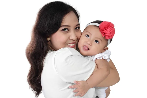 Ibu bahagia memeluk bayinya — Stok Foto