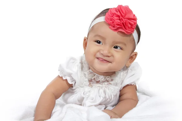 Sorrindo bebê rastejar — Fotografia de Stock