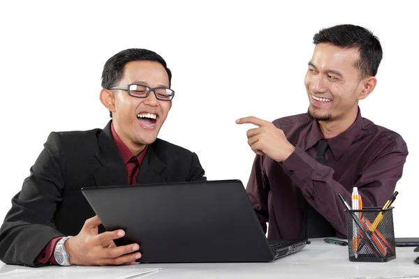 Dos hombres de negocios riendo — Foto de Stock