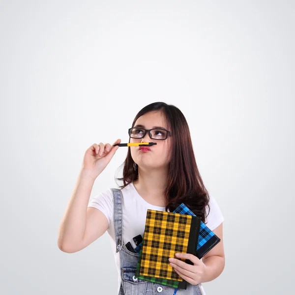 Rolig nerdy girl kopia utrymme på vit — Stockfoto