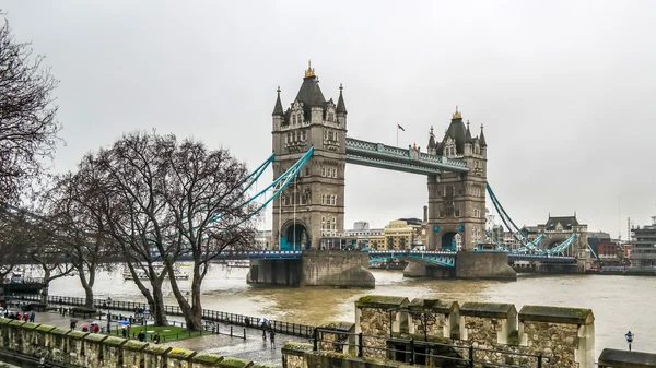 Londra 'daki kule köprüsü.
