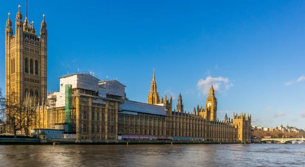 Велика лава і палати парламенту — стокове фото