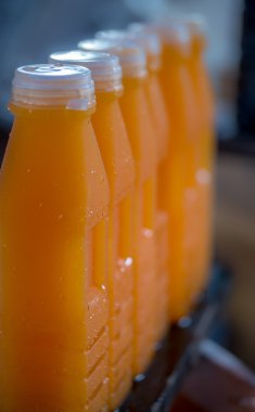 plastik bottels portakal suyu