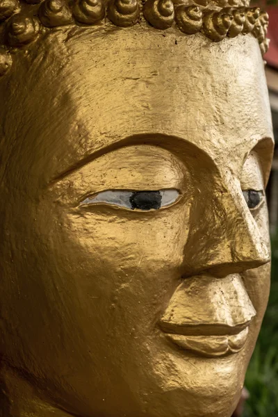 Золотая скульптура — стоковое фото