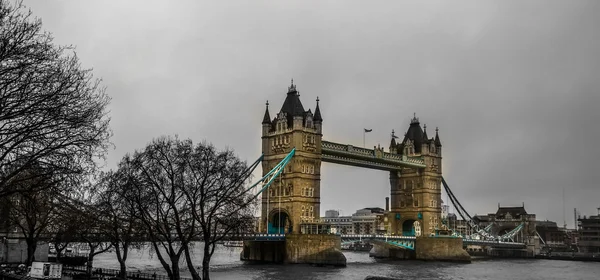 Londra 'daki kule köprüsü.