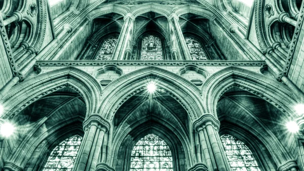 Truro katedrála oblouk nízký úhel — Stock fotografie