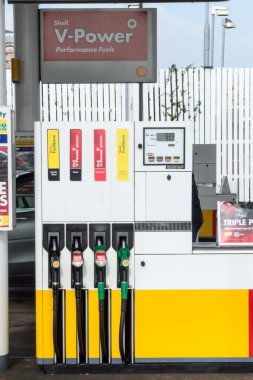 Shell benzin istasyonu pompa