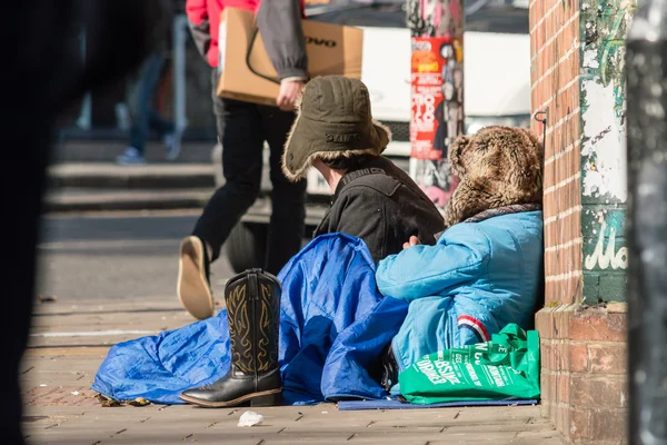 Dakloze mensen op straat — Stockfoto