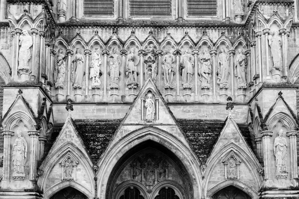 Μέτωπο Δύση καθεδρικό ναό αγάλματα Salisbury — Φωτογραφία Αρχείου