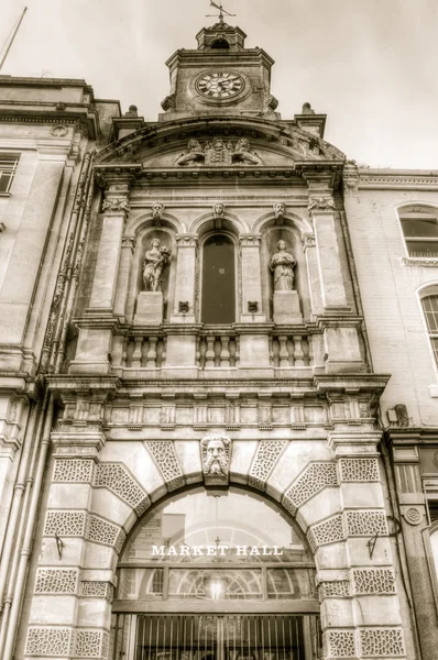 Hereford Market Hall bajo ángulo, HDR fotografía sepia tono — Foto de Stock