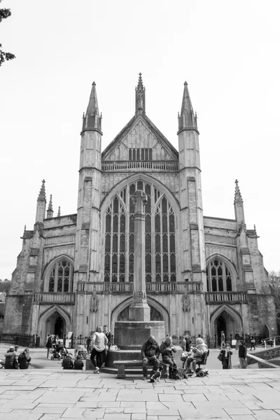 Winchester Cathedral barat fasade dengan War Memorial — Stok Foto