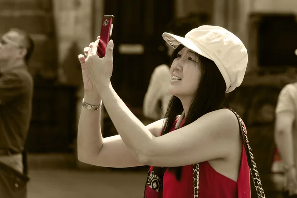 Mulher asiática tirar foto — Fotografia de Stock
