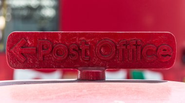 Postane oklu yön kırmızı işareti