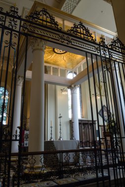 Derby Katedrali yüksek sunak demir kilise ekran dikey fotoğraf