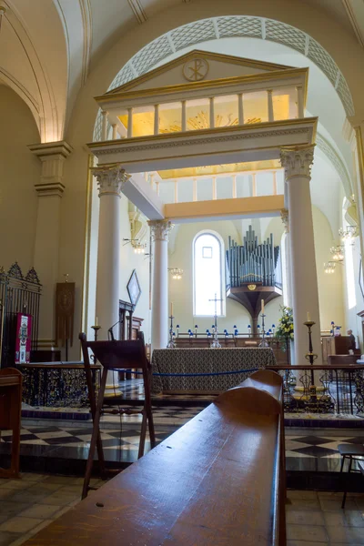 Derby katedrále oltáře pohled ze sboru Hdr vertikální photogra — Stock fotografie