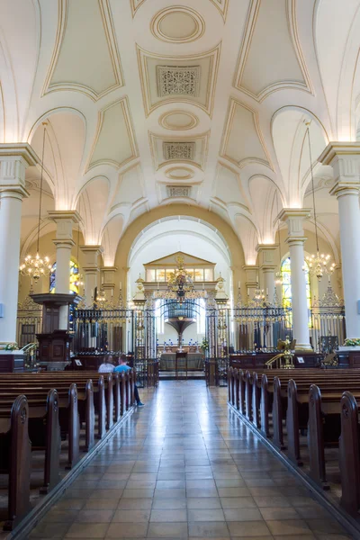 Derby Cathedral Nave HDR fotografia vertical — Fotografia de Stock