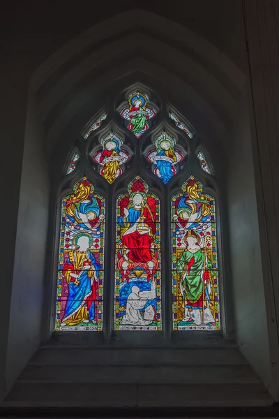 Kerk van de Heilige Drievuldigheid, Stapleton gekleurd glas C — Stockfoto