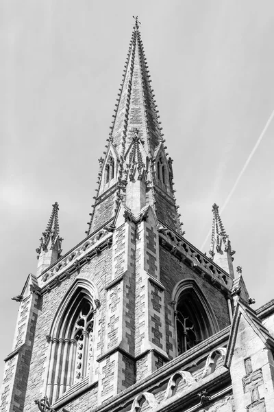 Igreja da Santíssima Trindade, Stapleton Tower C fotografia vertical — Fotografia de Stock