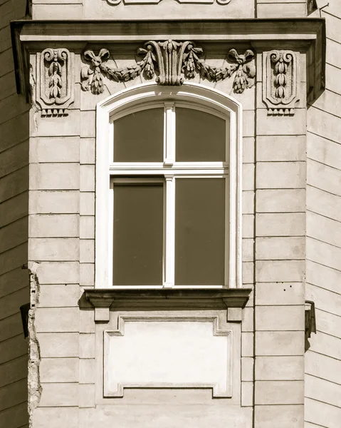 Ricco allestimento decorativo della finestra B (1900 circa) in Polonia — Foto Stock