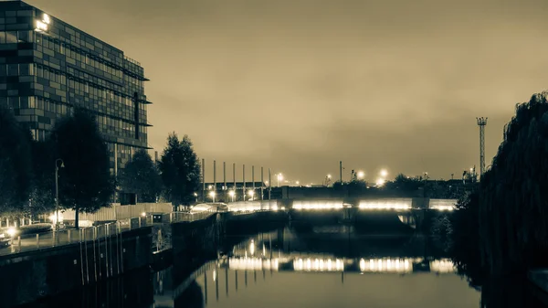 South East Night View over Temple Quay (C) Edifício azul e Mea — Fotografia de Stock