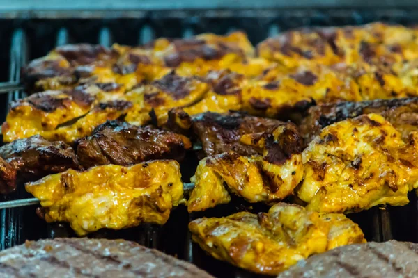 Chicken kebab on the grill (2) — Stock Photo, Image