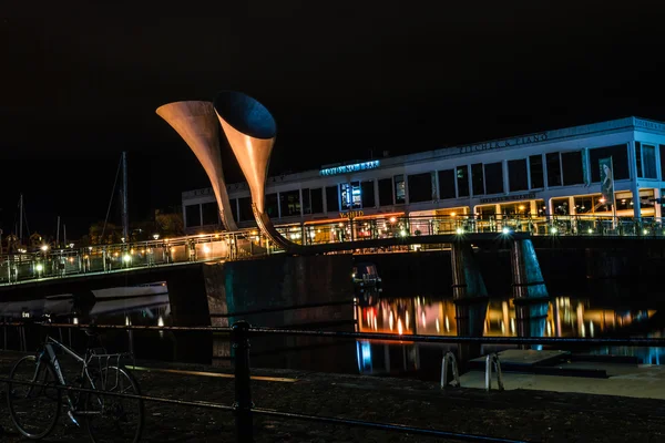 Pero bridge and bike in Bristol by night, Bristol, England — ストック写真