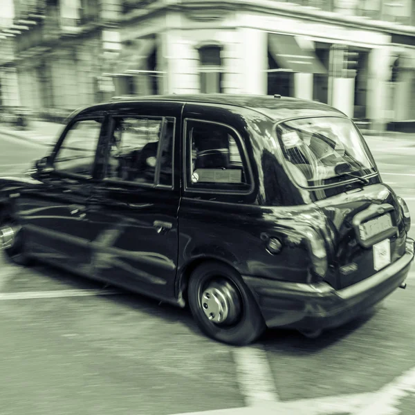 Black taxi car in London, England, UK — Stock Photo, Image