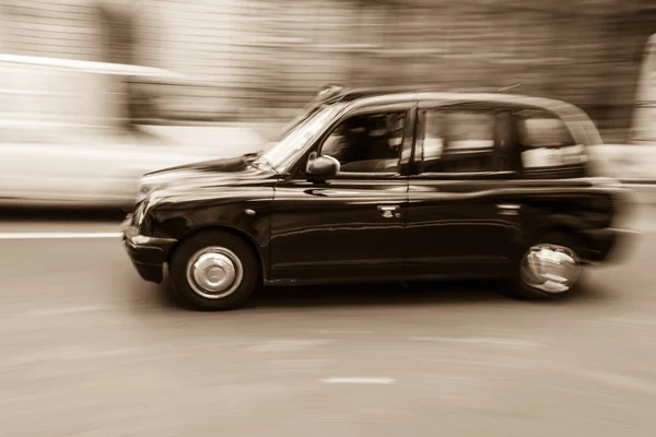 Taxi negro de Londres en tono sepia —  Fotos de Stock
