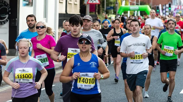 Bristol, Inglaterra - 13 DE SETEMBRO DE 2015 Meia Maratona de Bristol 2015 — Fotografia de Stock