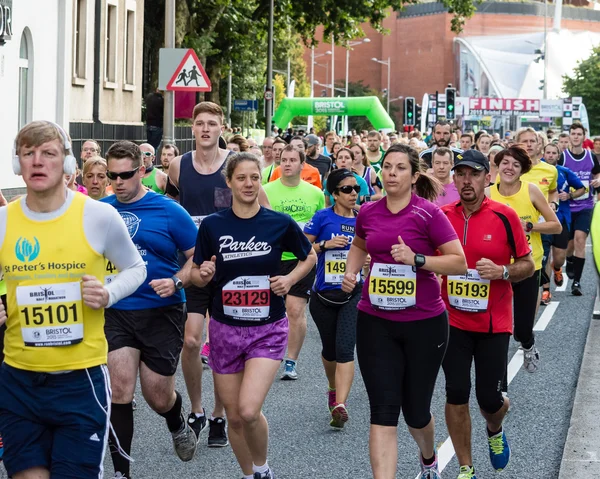 Bristol, Inglaterra - 13 DE SETEMBRO DE 2015 Meia Maratona de Bristol 2015 — Fotografia de Stock