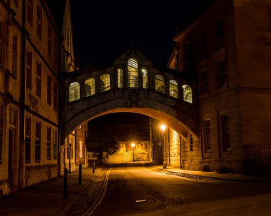 İngiltere, Oxford - 09 Mart 2015: Köprü Sighs gece