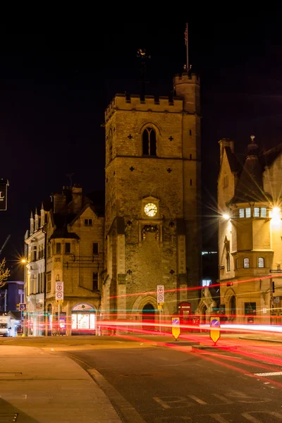 Anglie, Oxford - 09 březen 2015: Carfax Tower v noci — Stock fotografie