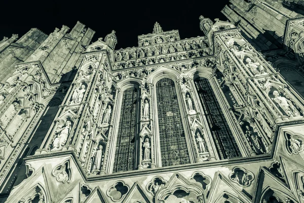Αγγλία, πηγάδια - 20 Σεπτεμβρίου 2015: Πηγάδια καθεδρικό ναό τη νύχτα — Φωτογραφία Αρχείου