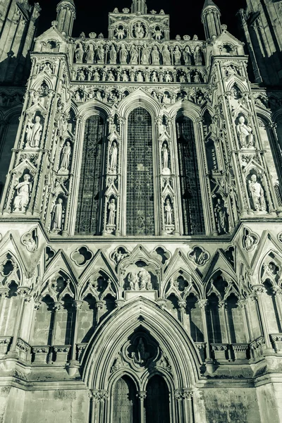 ENGLAND, WELLS - 20 SEP 2015: Catedral de Wells à noite — Fotografia de Stock