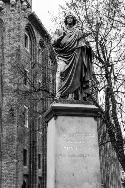 Polonya, Torun - 07 Ocak 2015: Nicolaus Copernicus anıt