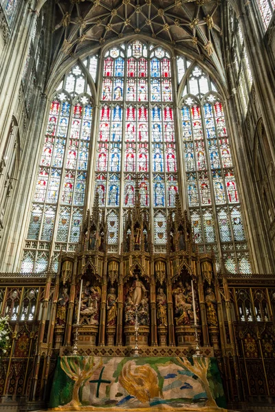 ENGLAND, GLOUCESTER - 22 SEP 2015: Gloucester Cathedral inside — стокове фото