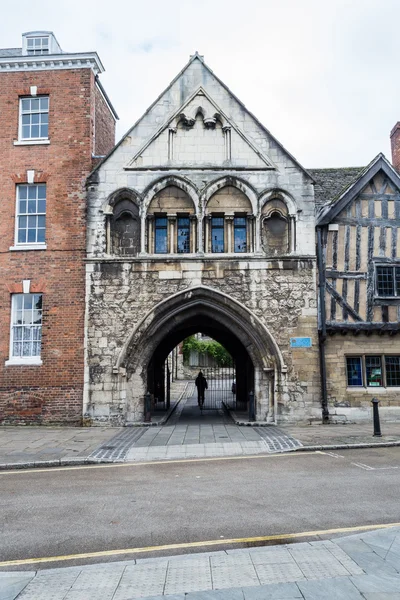 ENGLAND, GLOUCESTER - 22 SEP 2015: St. Mary Gate (13th century) — Stock Photo, Image