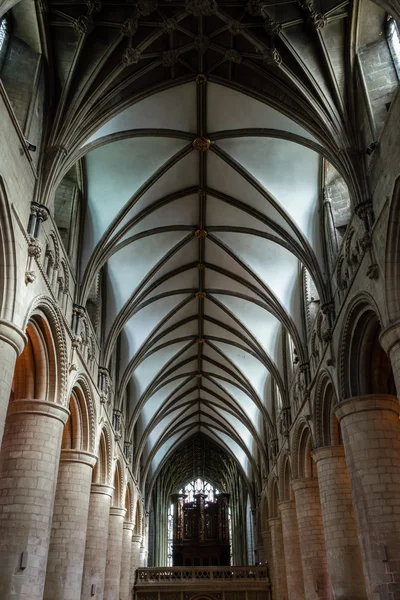 INGLATERRA, GLOUCESTER - 22 SEP 2015: Catedral de Gloucester en el interior — Foto de Stock
