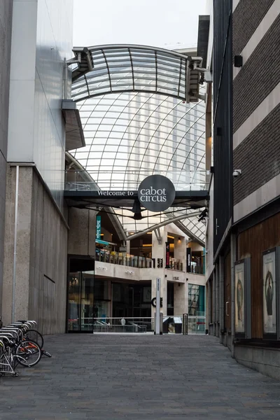 Anglia, Bristol - 13 szeptember 2015: Cabot Circus bejárat a Bond St — Stock Fotó