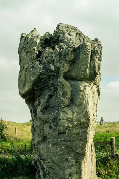 INGLATERRA, AVEBURY - 03 OCT 2015: Avebury, monumento al henge neolítico, Patrimonio de la Humanidad por la UNESCO, Wiltshire, suroeste de Inglaterra — Foto de Stock